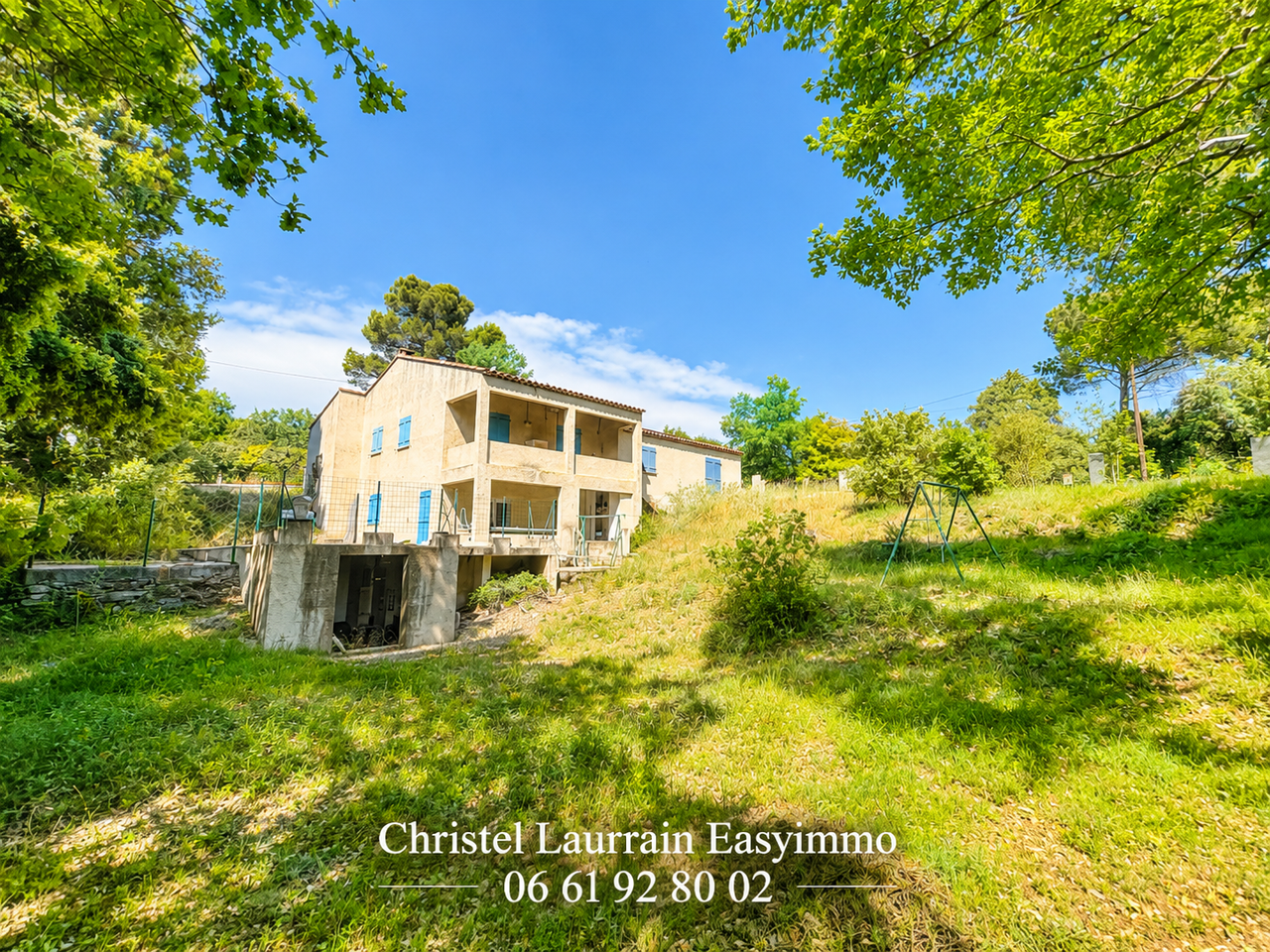 À vendre   Maison avec fort potentiel à, au coeur du Haut-Var